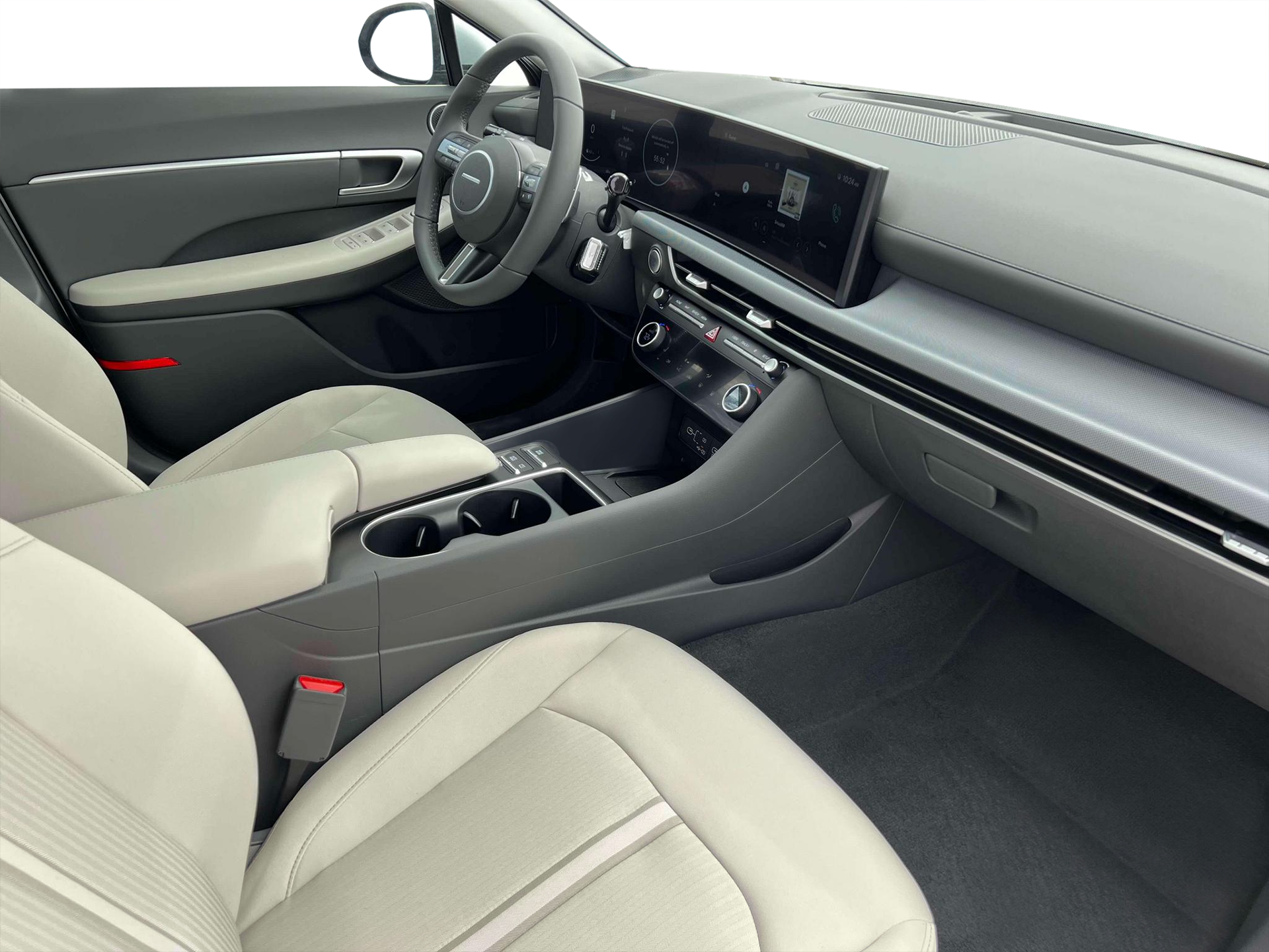 New 2025 Silver Hyundai SEL image 15