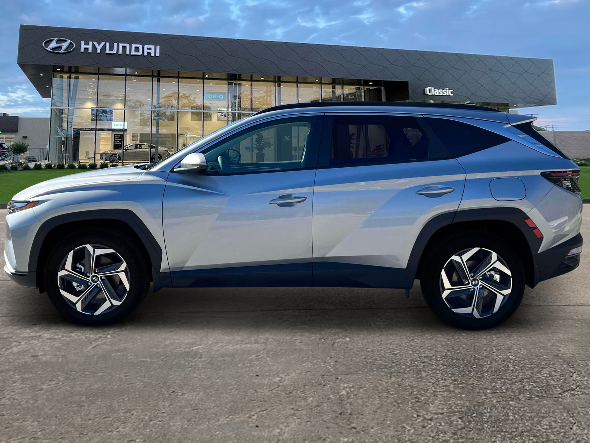 Used 2024 Hyundai Tucson SEL Convenience with VIN KM8JCCD16RU204710 for sale in Mentor, OH