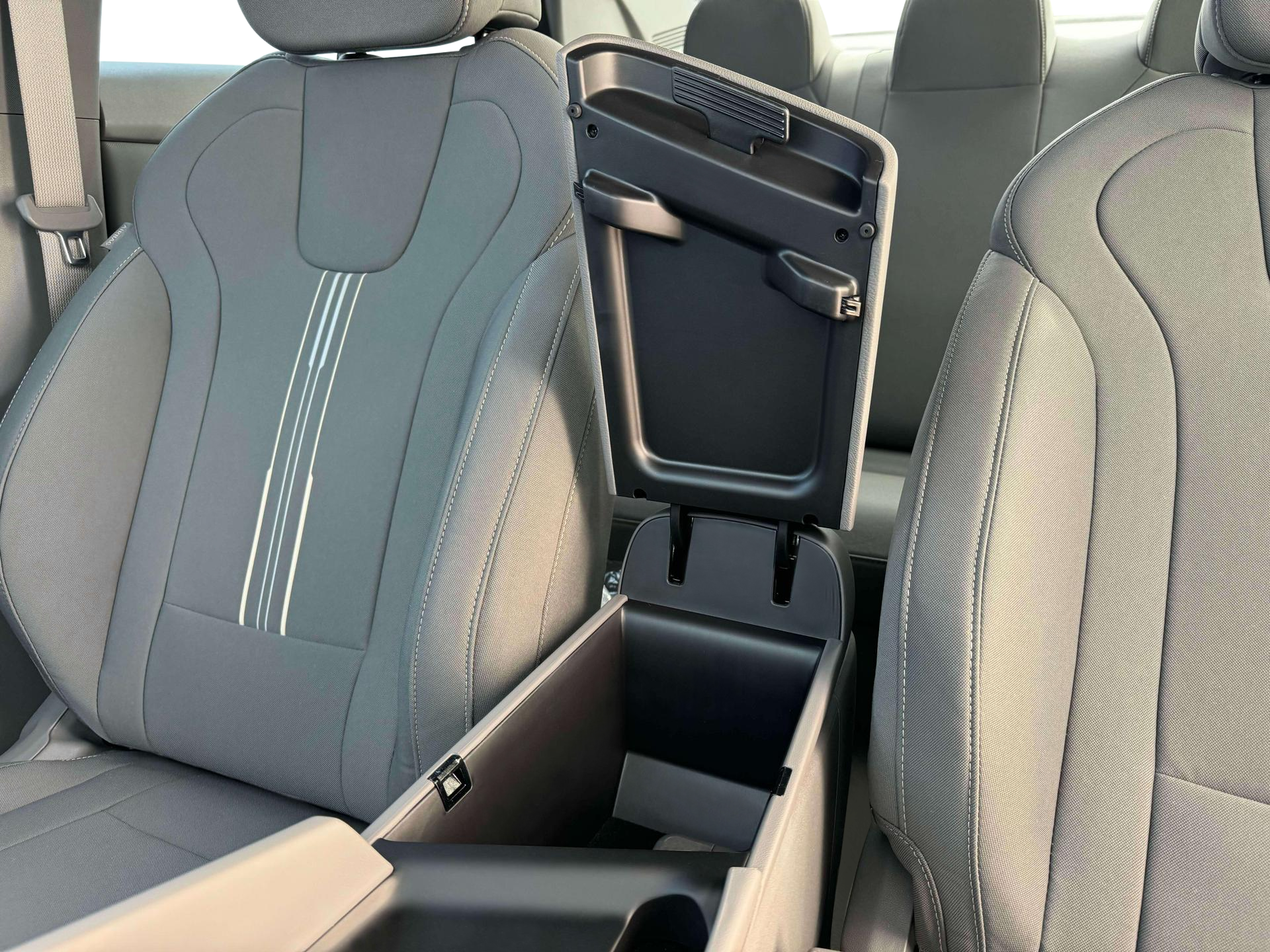 New 2025 Gray Hyundai SEL Sport image 18