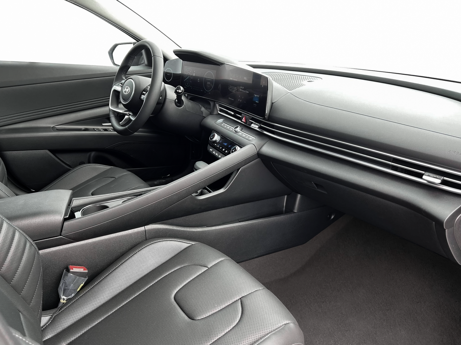 2025 Hyundai Elantra Limited - Photo 15