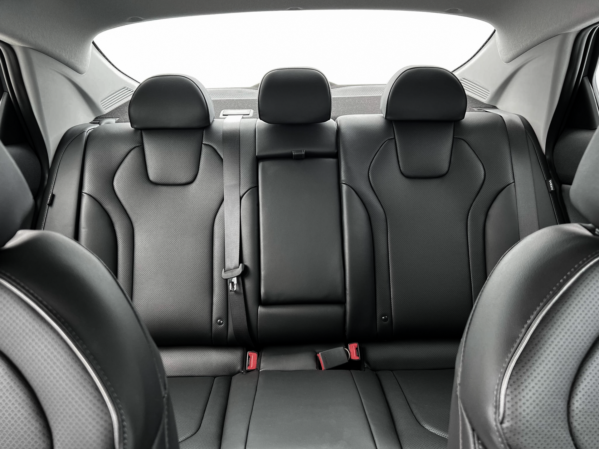 2025 Hyundai Elantra Limited - Photo 16