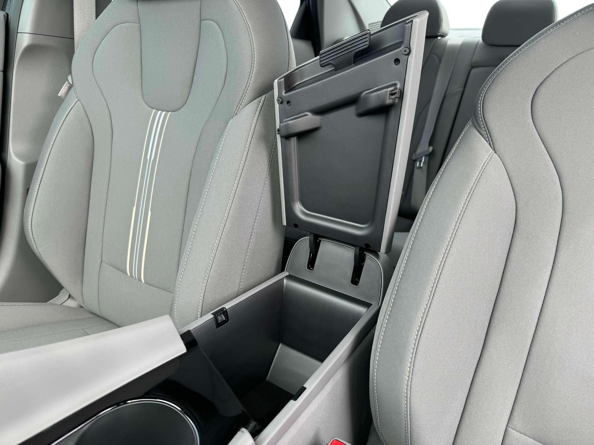 2025 Hyundai Elantra SEL - Photo 18