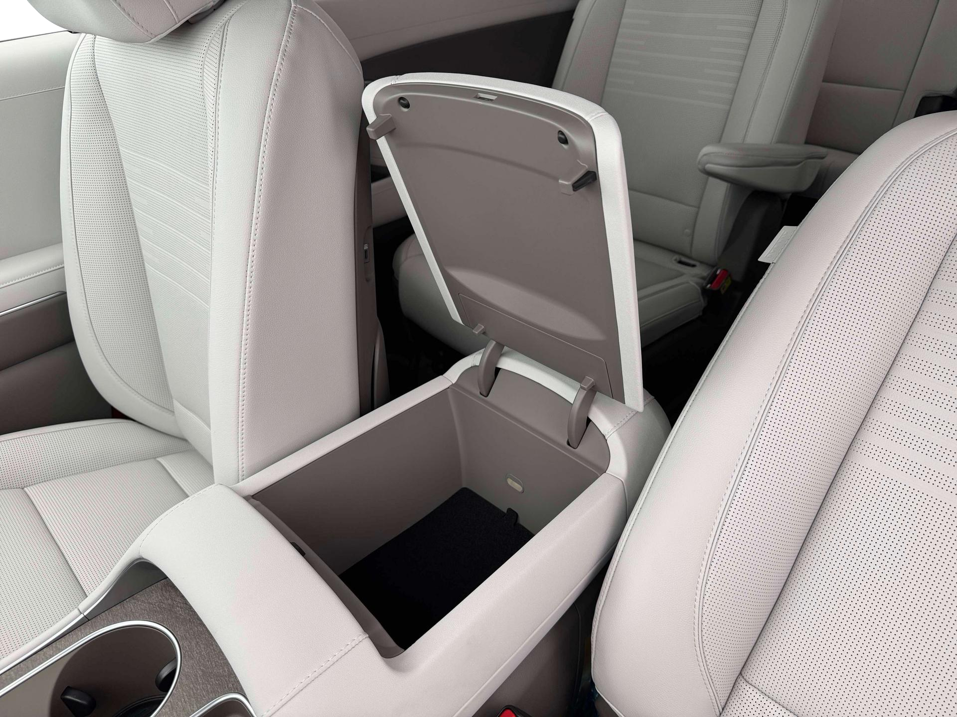 New 2026 White Pearl HYUNDAI Limited FWD image 19