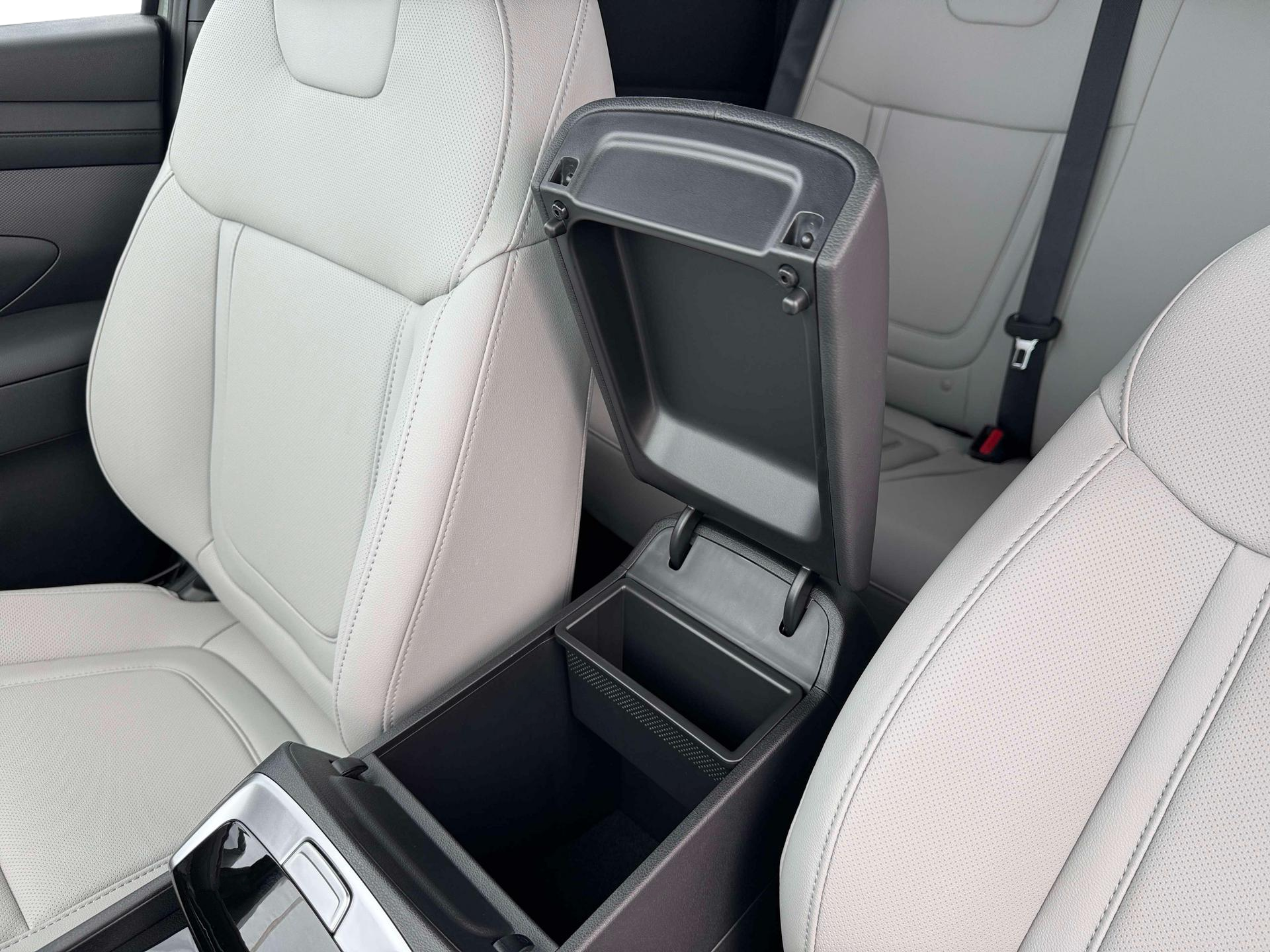 New 2026 Phantom Black HYUNDAI SEL FWD image 19