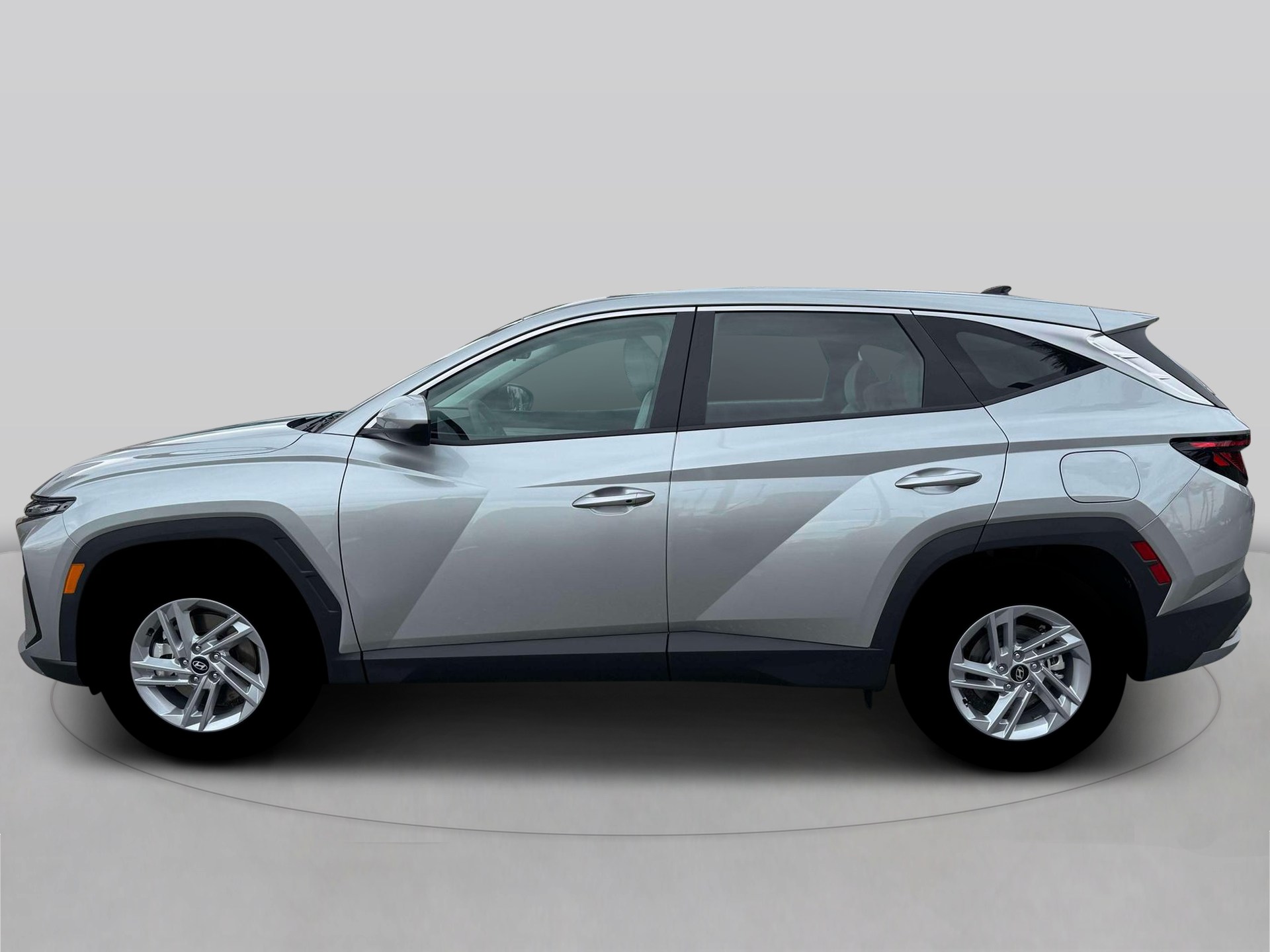 New 2026 Shimmering Silver HYUNDAI SE FWD image 3
