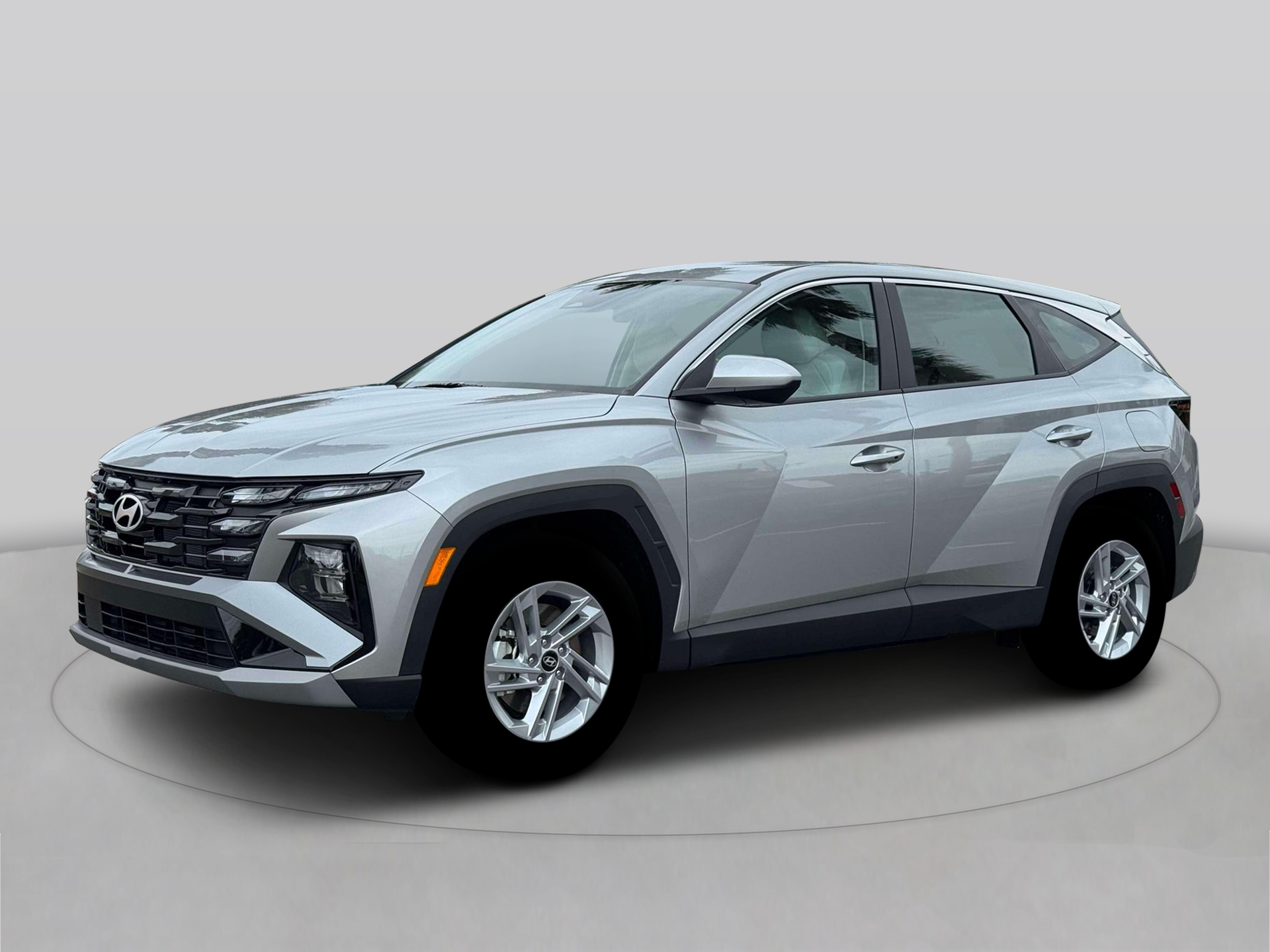 New 2026 Shimmering Silver HYUNDAI SE FWD image 2