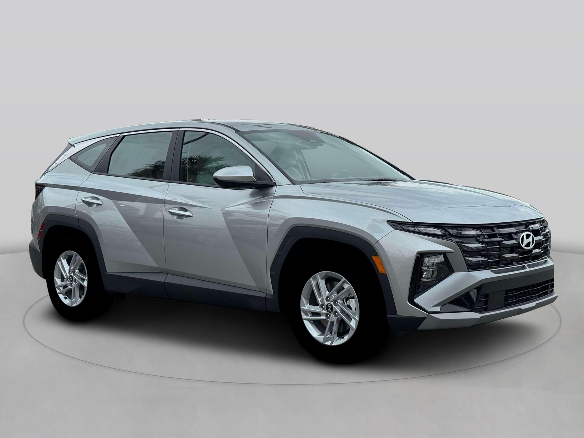 New 2026 Shimmering Silver HYUNDAI SE FWD image 10
