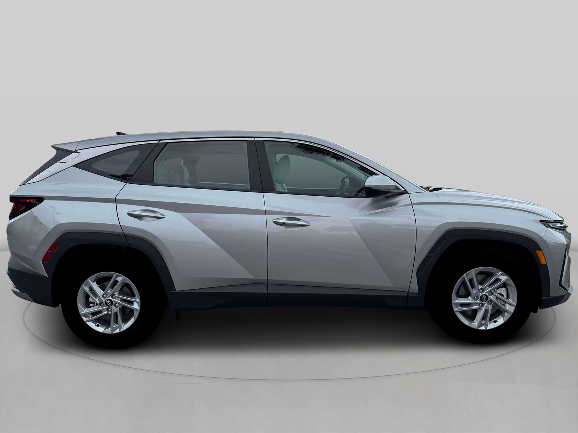 New 2026 Shimmering Silver HYUNDAI SE FWD image 9