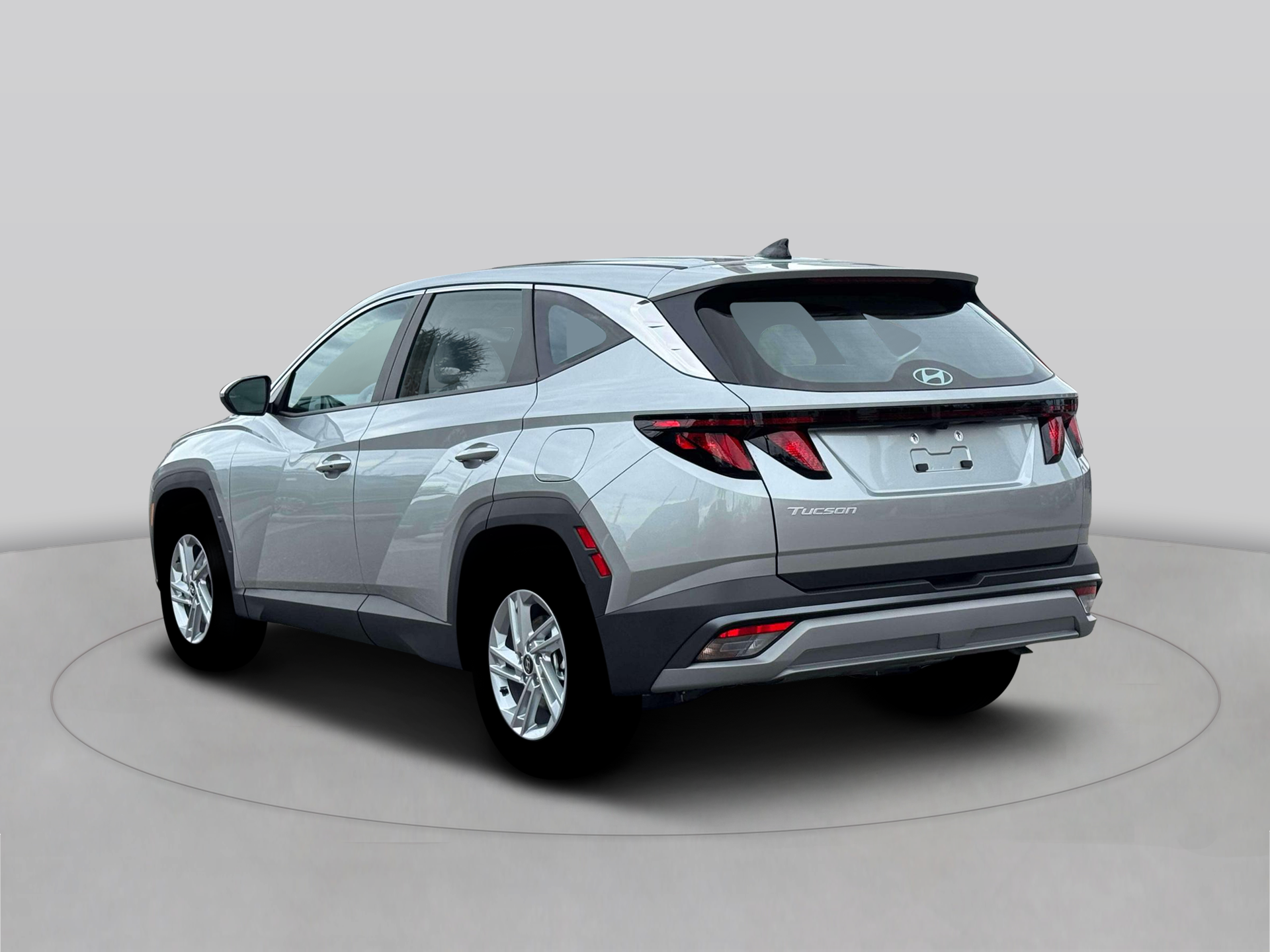 New 2026 Shimmering Silver HYUNDAI SE FWD image 5
