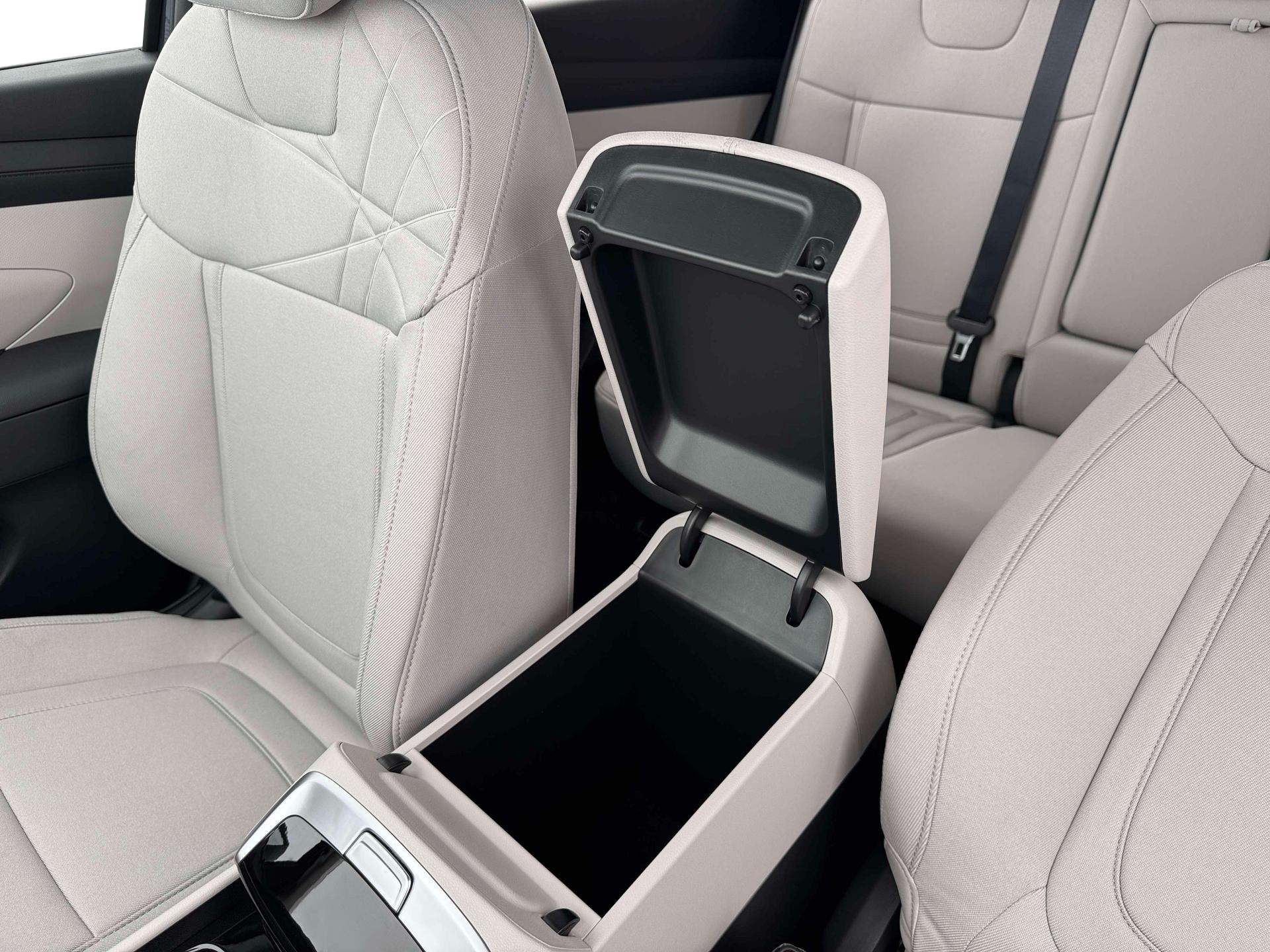New 2026 Shimmering Silver HYUNDAI SE FWD image 18