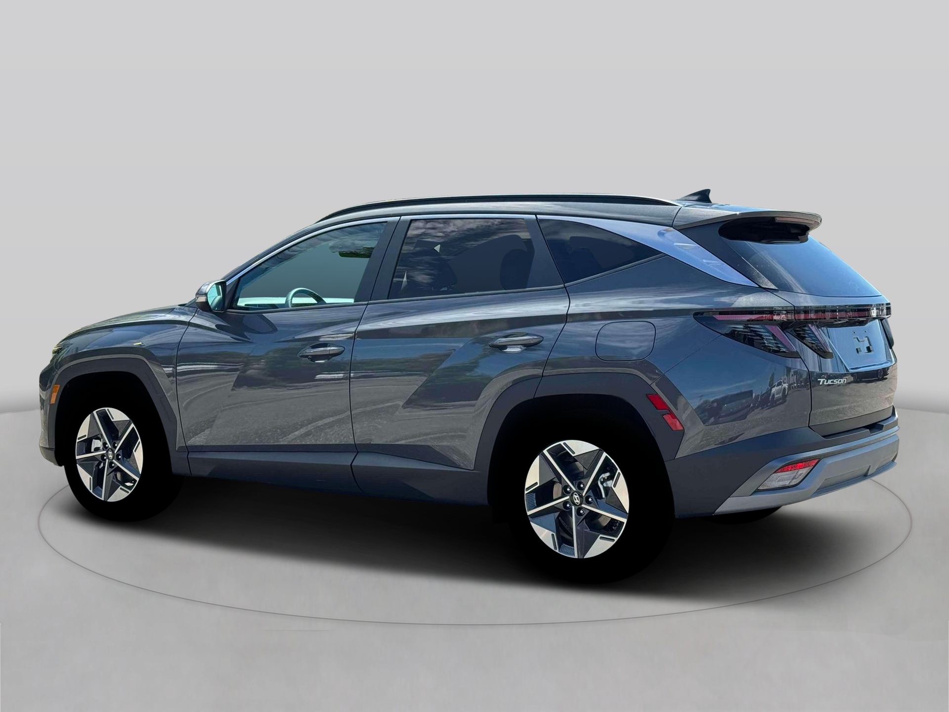 New 2026 Gray HYUNDAI SEL Premium FWD image 4