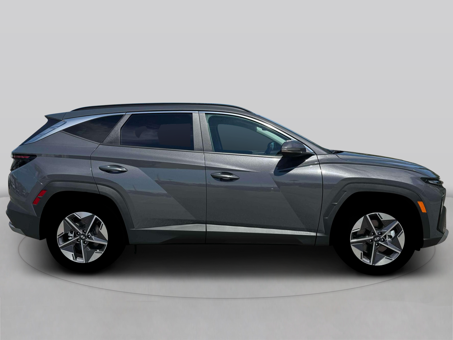 New 2026 Gray HYUNDAI SEL Premium FWD image 9
