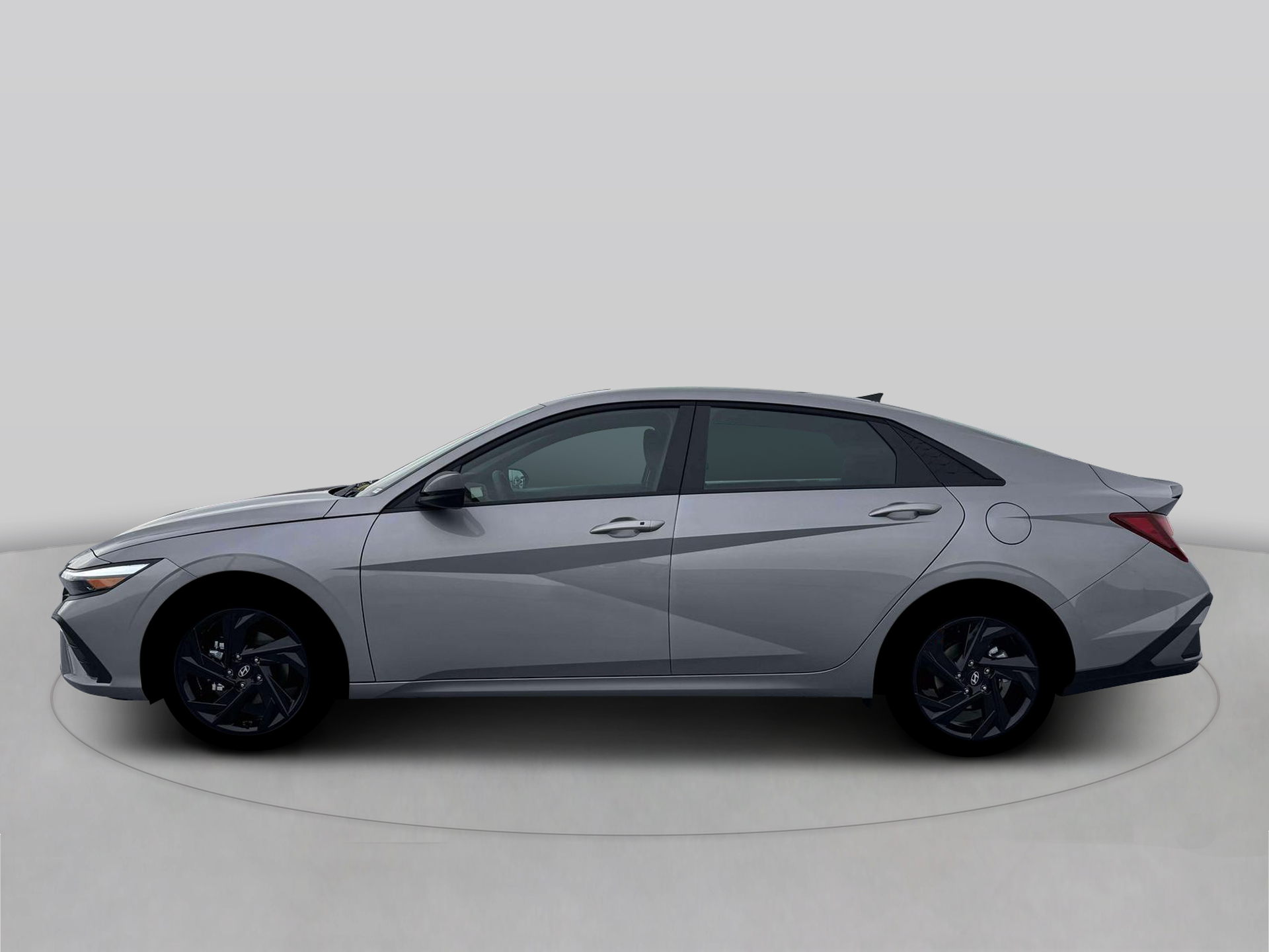 2026 Hyundai Elantra SEL Sport photo 3