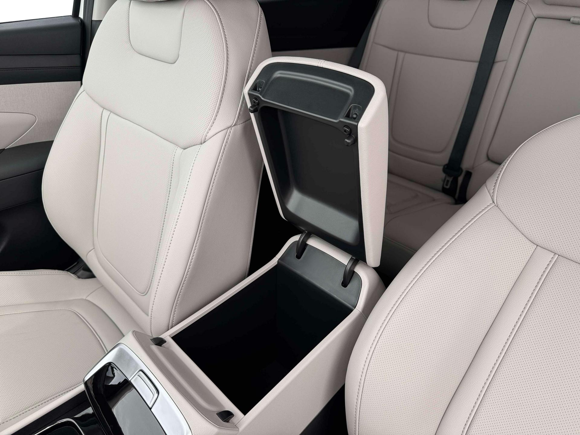 New 2026 Gray HYUNDAI SEL Premium FWD image 19