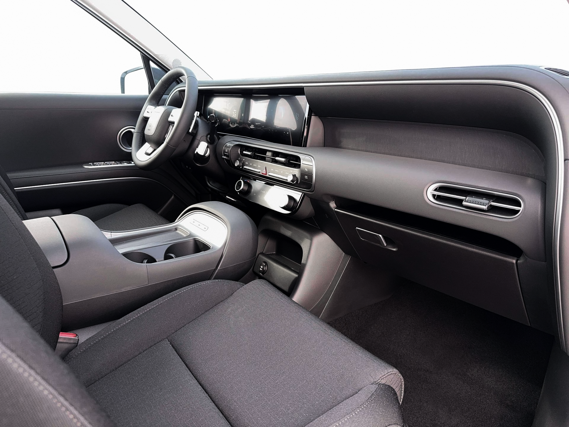 New 2026 White HYUNDAI SE FWD image 14