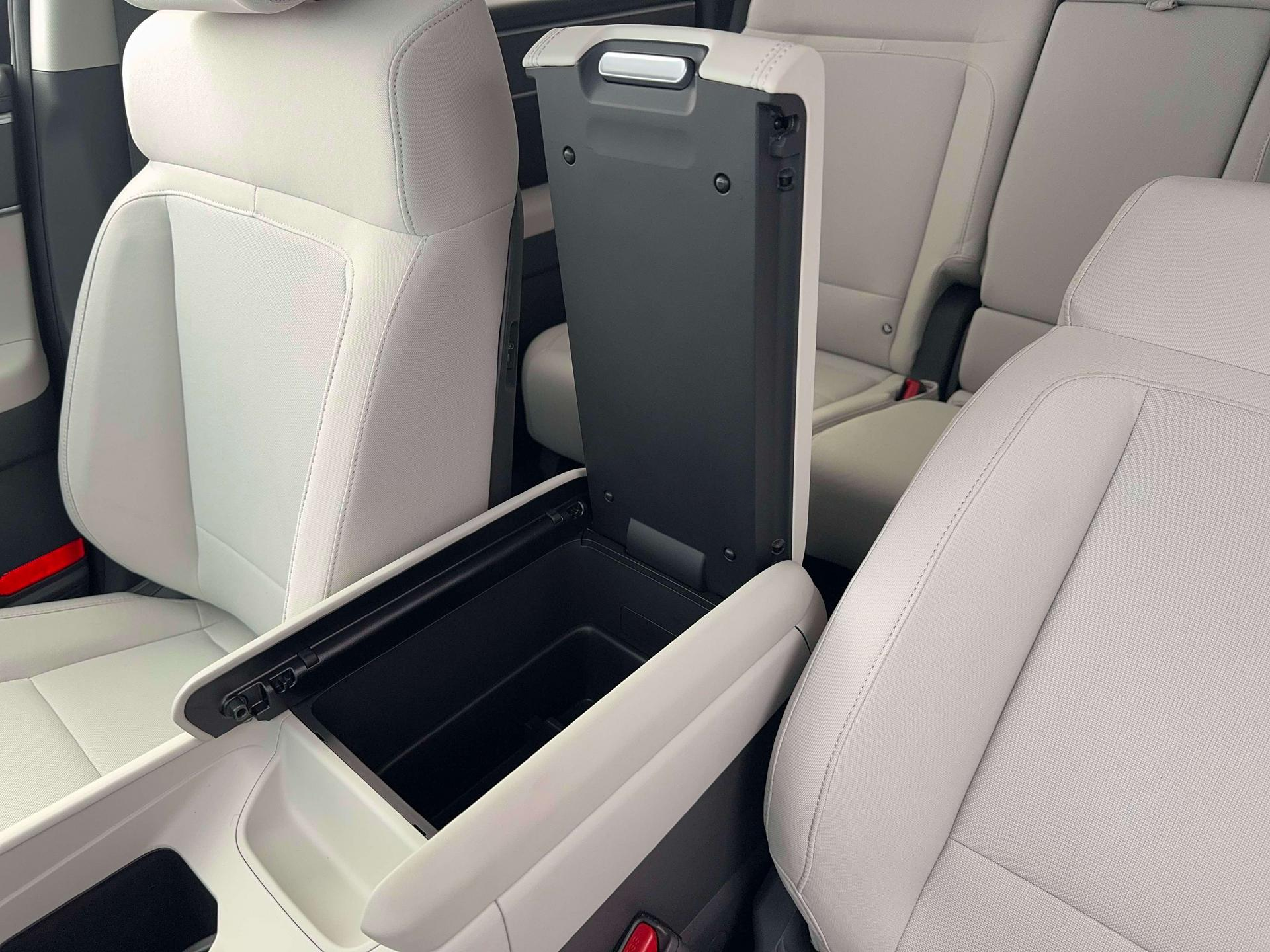New 2026 Black Hyundai SE image 18