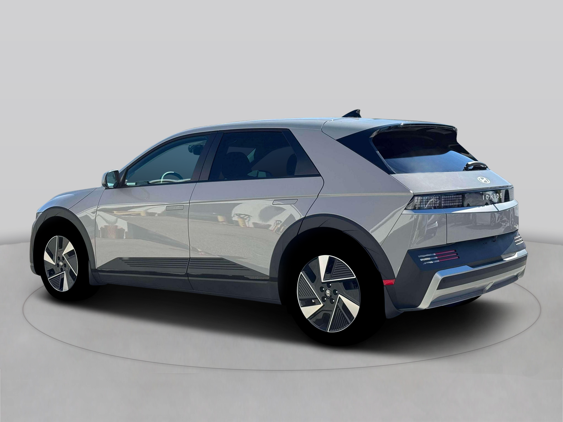 New 2026 Gray HYUNDAI SEL image 4