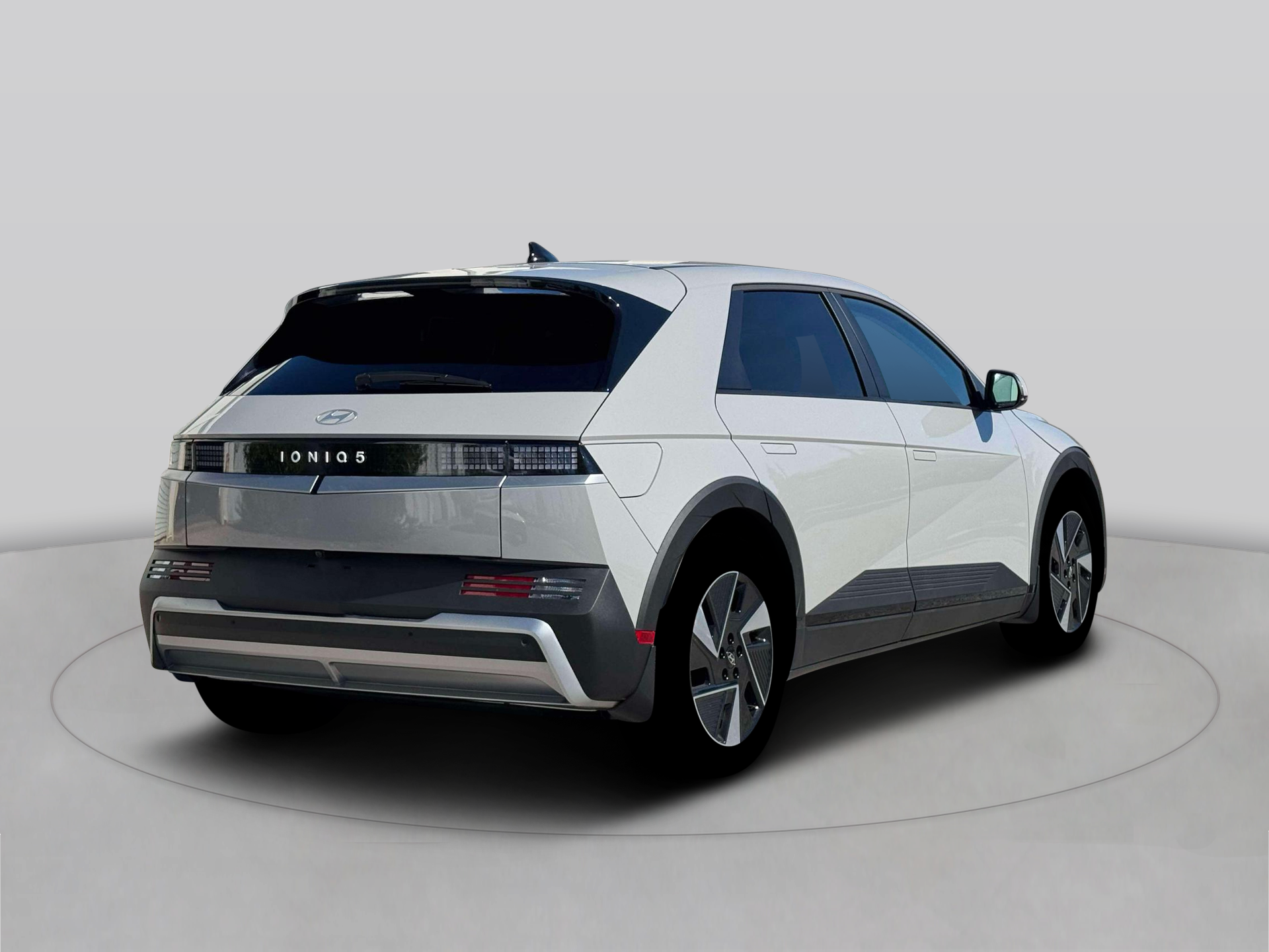 New 2026 Gray HYUNDAI SEL image 7