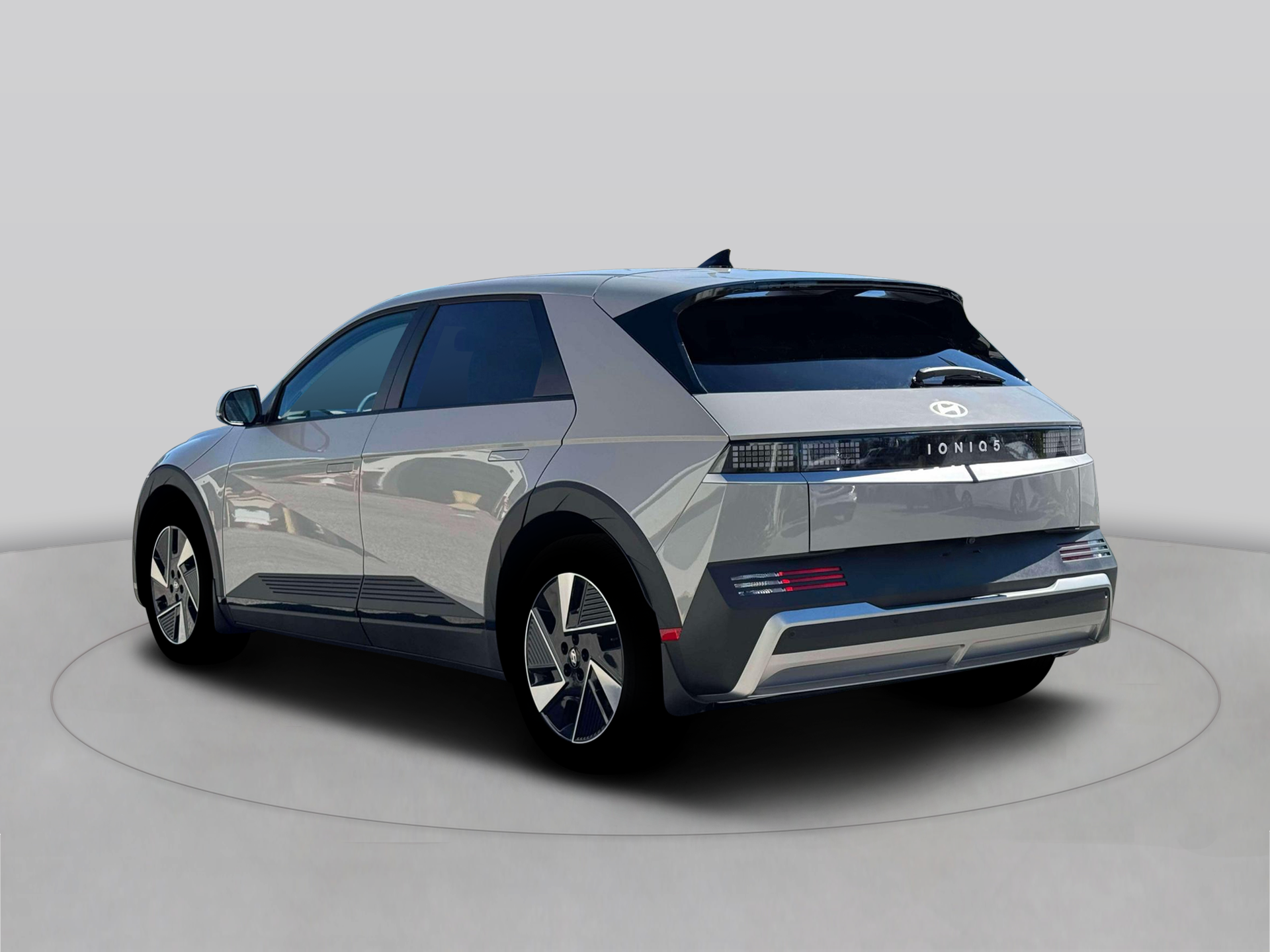 New 2026 Gray HYUNDAI SEL image 5