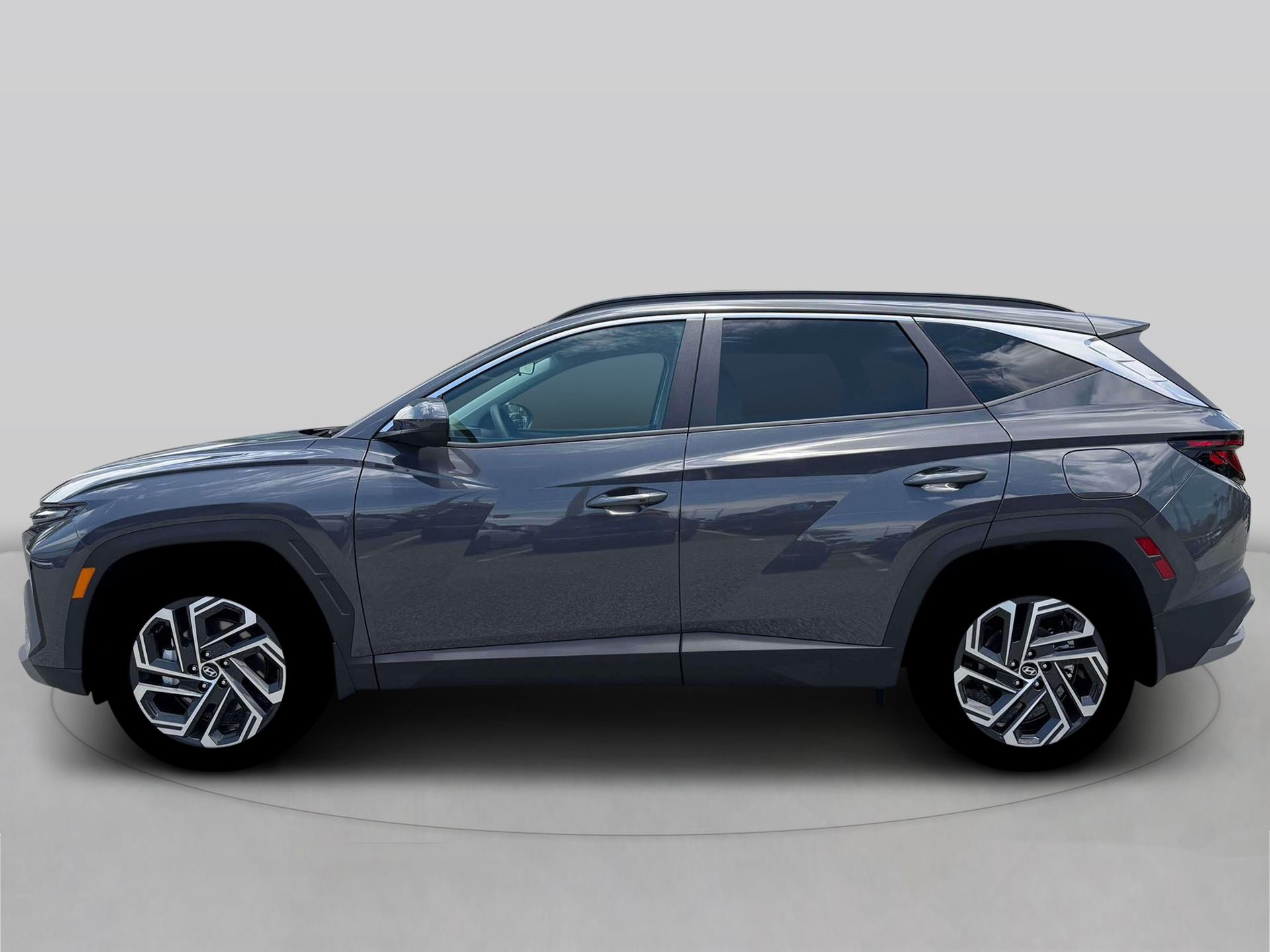 New 2026 Gray HYUNDAI SEL Plus FWD image 3