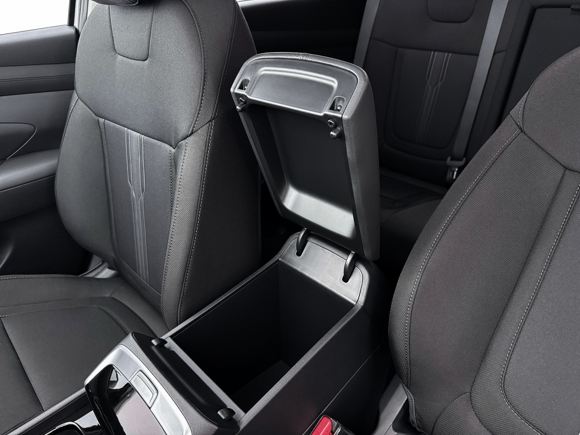 New 2026 Gray HYUNDAI SEL FWD image 18