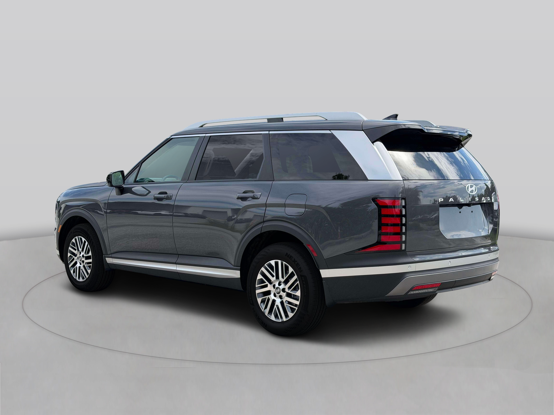 New 2027 Gray Hyundai SEL FWD image 4