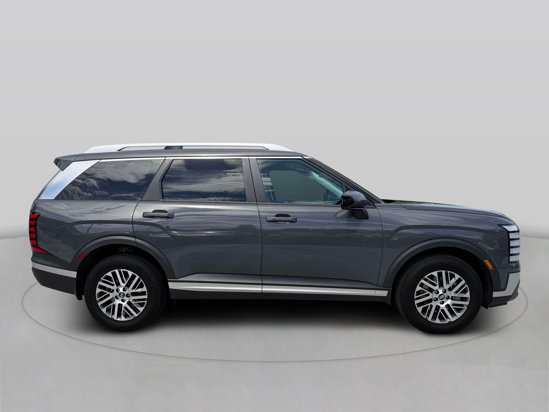 New 2027 Gray Hyundai SEL FWD image 9
