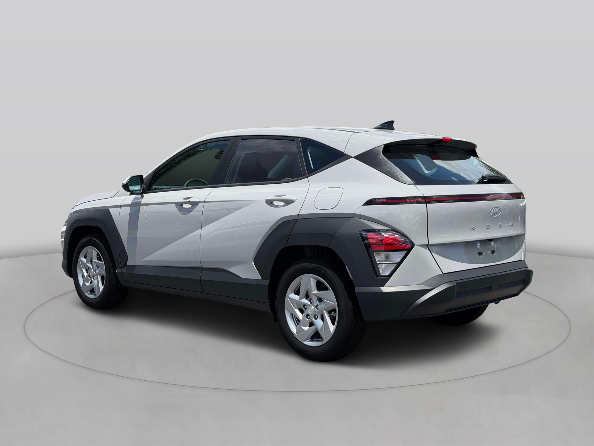 New 2027 Gray Hyundai SE FWD image 4